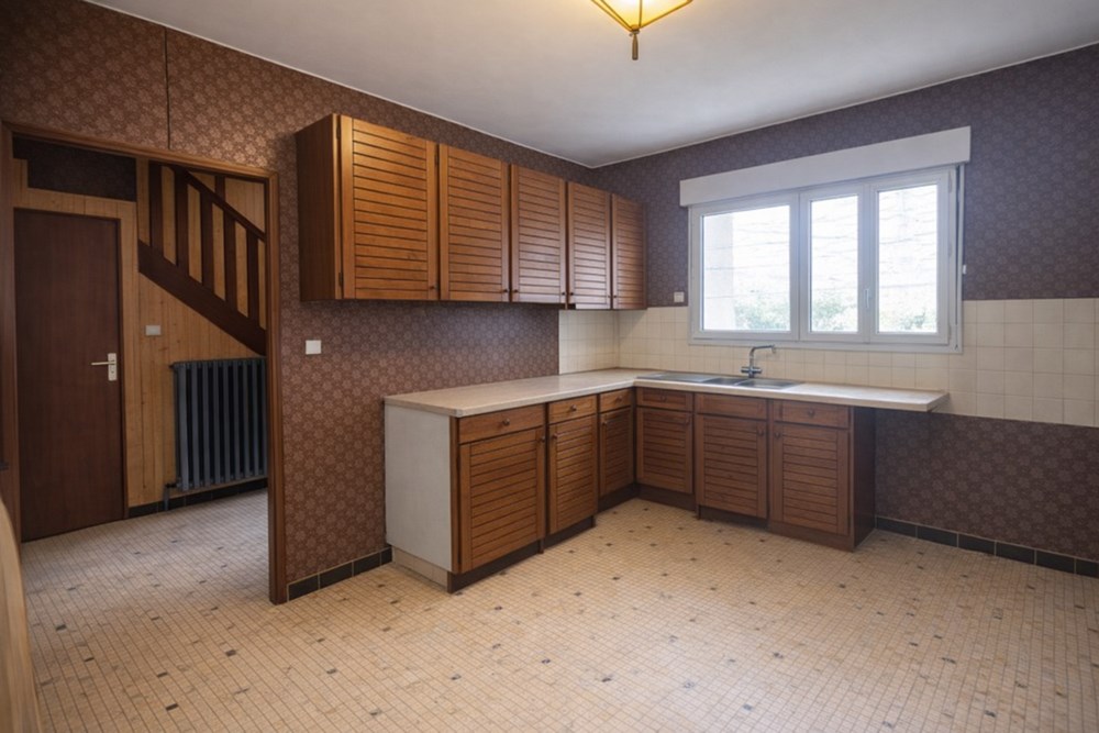 MAISON - T5 - 3 CHAMBRES POSSIBLE 5 - SOUS SOL COMPLET - BEAU POTENTIEL - GARAGE. photo 4