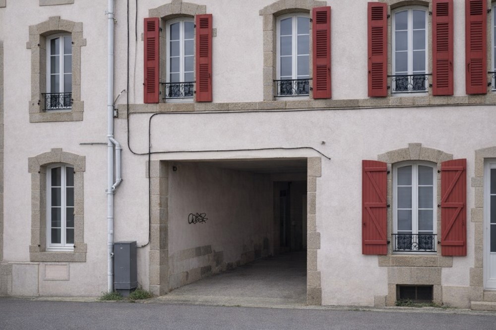 GARAGE - 15M² - PORTE MANUELLE - RUE YVES COLLET - RARE SUR LE MARCHE - IMPASSE photo 3