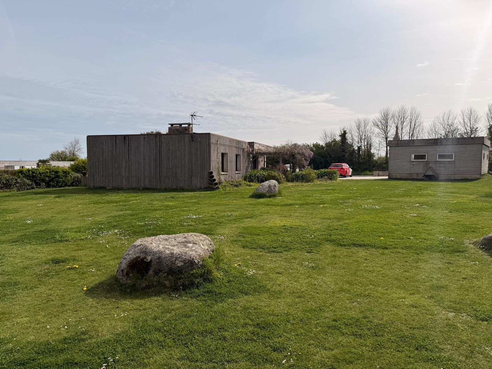 MAISON - T4 - 3 CHAMBRES - PLAIN PIED - ANNEE 2000 - DPE D - PROCHE MER - GARAGE - IDEALEMENT SITUE photo 3