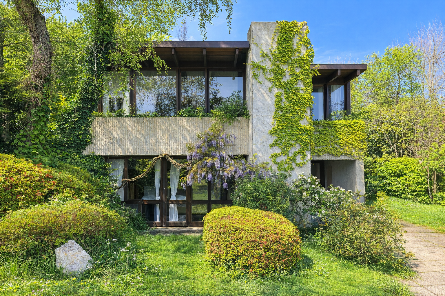 PROPRIETE D'ARCHITECTE DE 150M² SUR +700M² DE TERRAIN - 5 CHAMBRES - STRUCTURE BETON BANCHE CUBIQUE - EXTREMEMENT RARE