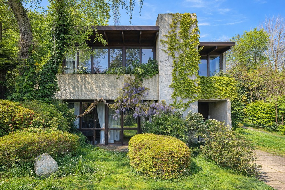 PROPRIETE D'ARCHITECTE DE 150M² SUR +700M² DE TERRAIN - 5 CHAMBRES - STRUCTURE BETON BANCHE CUBIQUE - EXTREMEMENT RARE photo 2