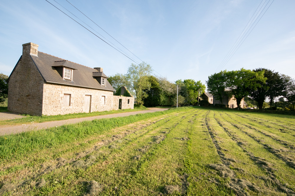 MAISON ET TERRAIN - PLOUGONVEN - COMMUNE DE MORLAIX - EN CAMPAGNE - SECTEUR TRES CALME - VERDOYANT photo 2