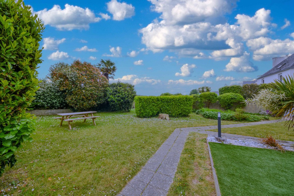 APPARTEMENT T2 DUPLEX DERNIER ETAGE VUE MER - 1 CHAMBRE - BEAU POTENTIEL - PARKING PRIVE ET JARDIN COLLECTIF photo 4
