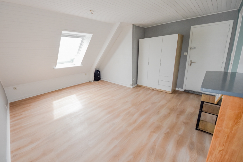 APPARTEMENT T2 DUPLEX DERNIER ETAGE VUE MER - 1 CHAMBRE - BEAU POTENTIEL - PARKING PRIVE ET JARDIN COLLECTIF photo 2