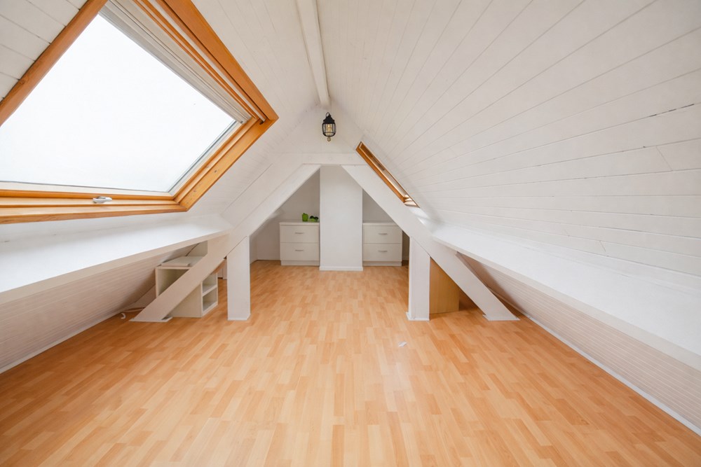 APPARTEMENT T2 DUPLEX DERNIER ETAGE VUE MER - 1 CHAMBRE - BEAU POTENTIEL - PARKING PRIVE ET JARDIN COLLECTIF photo 5