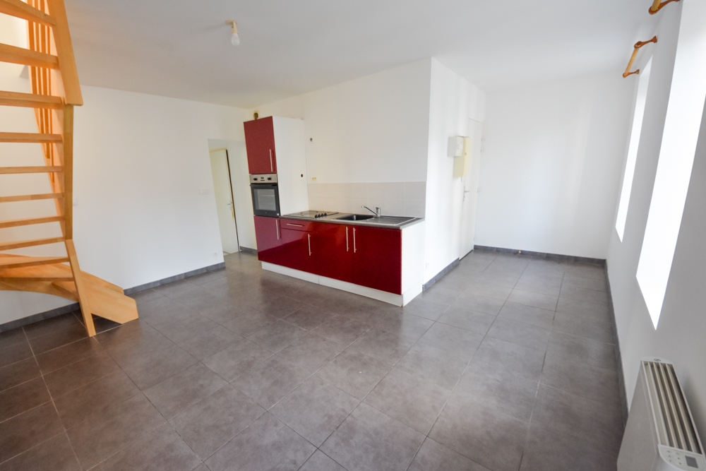 APPARTEMENT DUPLEX T3 55M² - DALLE BETON - 2 CHAMBRES - DERNIER ETAGE - PETITE COPROPRIETE - PAS DE TRAVAUX - CAVE BETONNEE photo 3