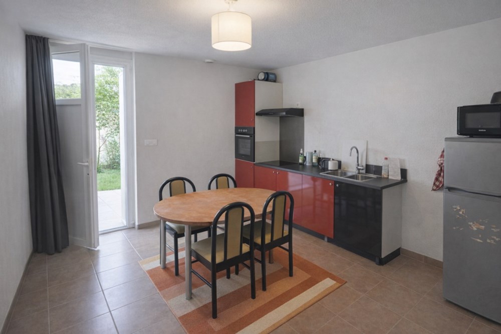 APPARTEMENT T2 44M² - 1 CHAMBRE - DALLE BETON - TERRASSE ET JARDIN - CAVE BETONEE - LOCATAIRE EN PLACE photo 3