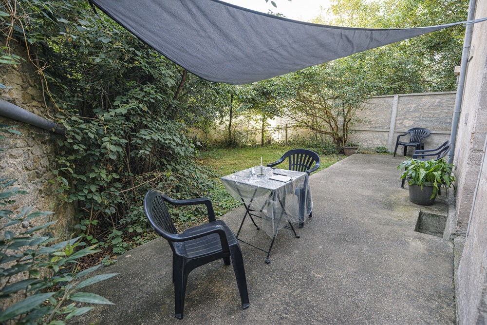 APPARTEMENT T2 44M² - 1 CHAMBRE - DALLE BETON - TERRASSE ET JARDIN - CAVE BETONEE - LOCATAIRE EN PLACE