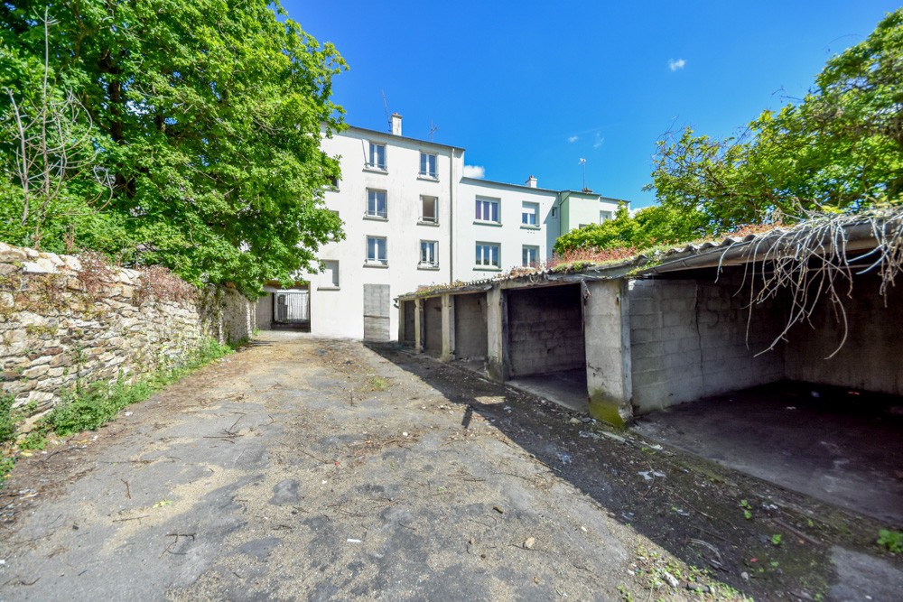 IMMEUBLE EN MONOPROPRIETE AVEC LOT DE 10 GARAGES - DALLE BETON - 385M² - A RENOVER TOTALEMENT photo 2