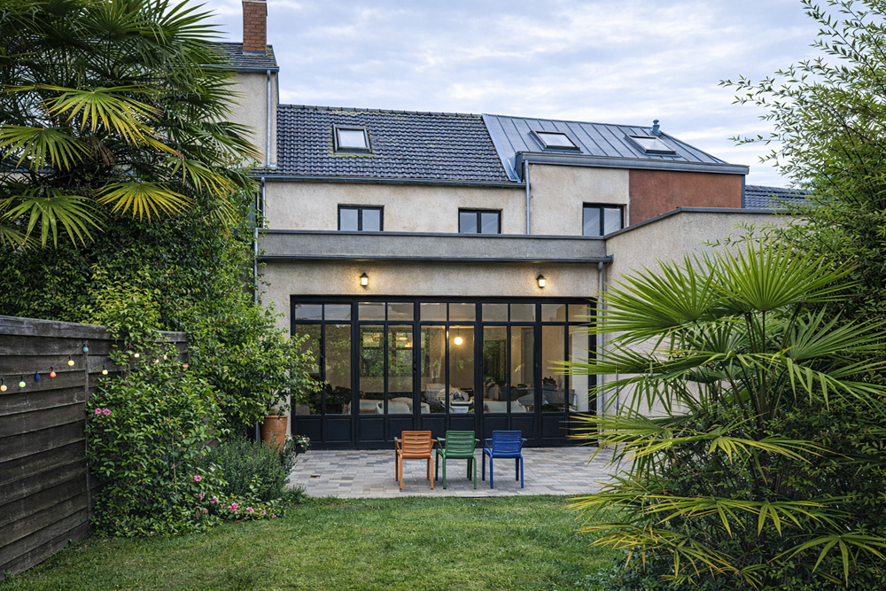 MAISON EN REZ DE JARDIN ENTIEREMENT RENOVEE EN 2021 - PIECE DE VIE TRIPLE AVEC ACCES TERRASSE - STORE BAN - 3/5 CHAMBRES - GARAGE - RARE