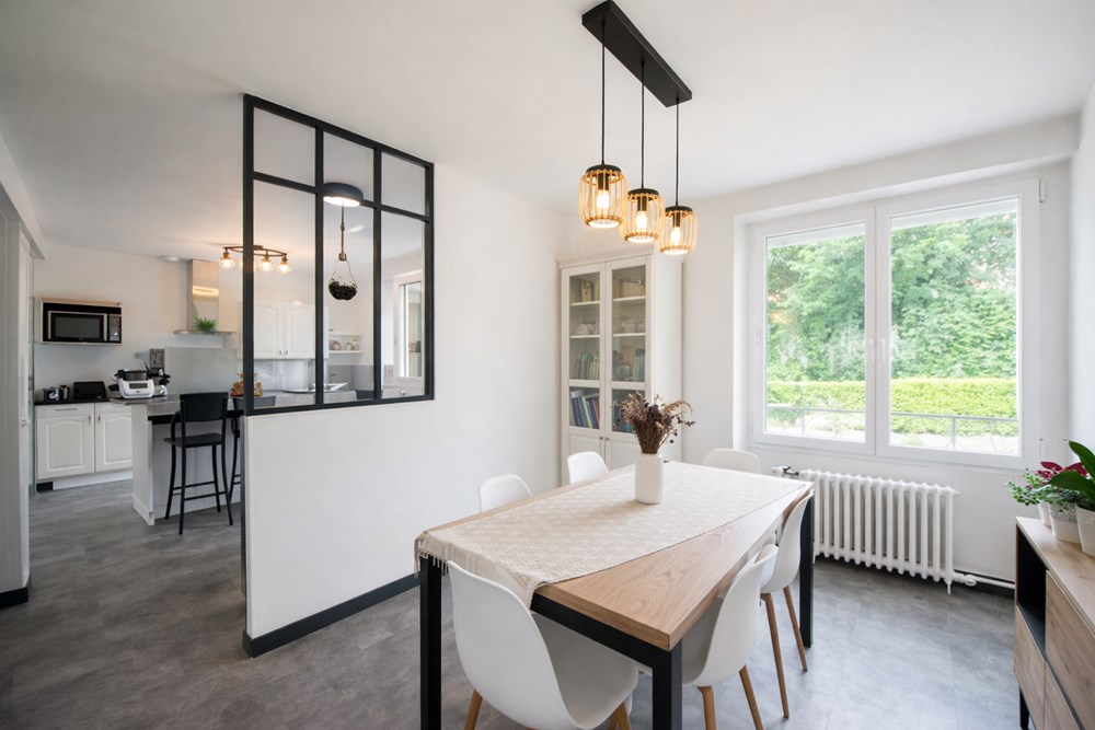 MAISON 4 CHAMBRES - RENOVEE A NEUF - SUR SOUS-SOL COMPLET - BEAU TERRAIN DE 950 M2 - EXCELLENT DPE D ( A 5 POINTS DU DPE C) photo 3