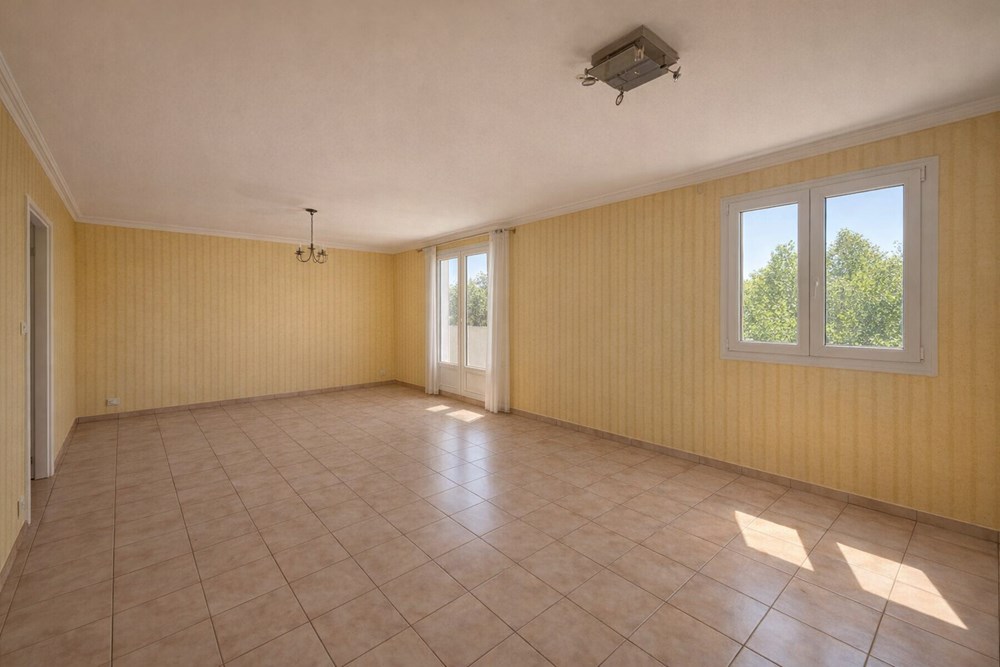 APPARTEMENT - T4 - 2 CHAMBRES - SEJOUR DE 30M² - DPE D - VUE DEGAGEE - DALLE BETON - ASCENSEUR - GARAGE EN OPTION. photo 3