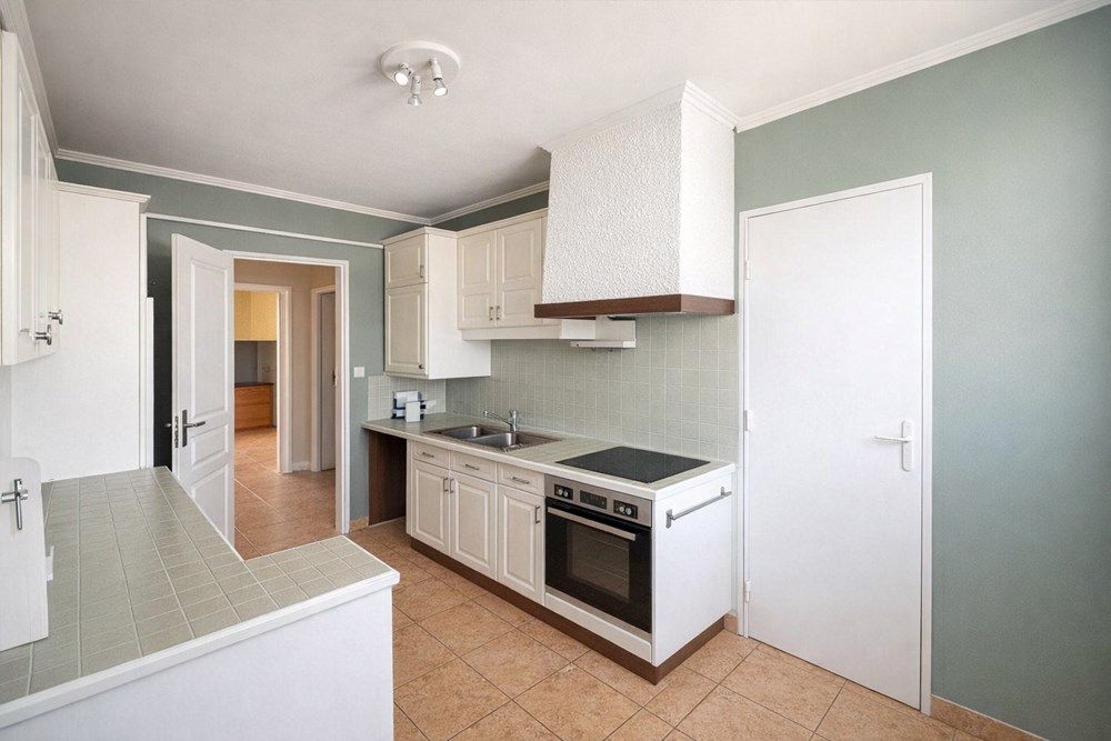 APPARTEMENT - T4 - 2 CHAMBRES - SEJOUR DE 30M² - DPE D - VUE DEGAGEE - DALLE BETON - ASCENSEUR - GARAGE EN OPTION. photo 4