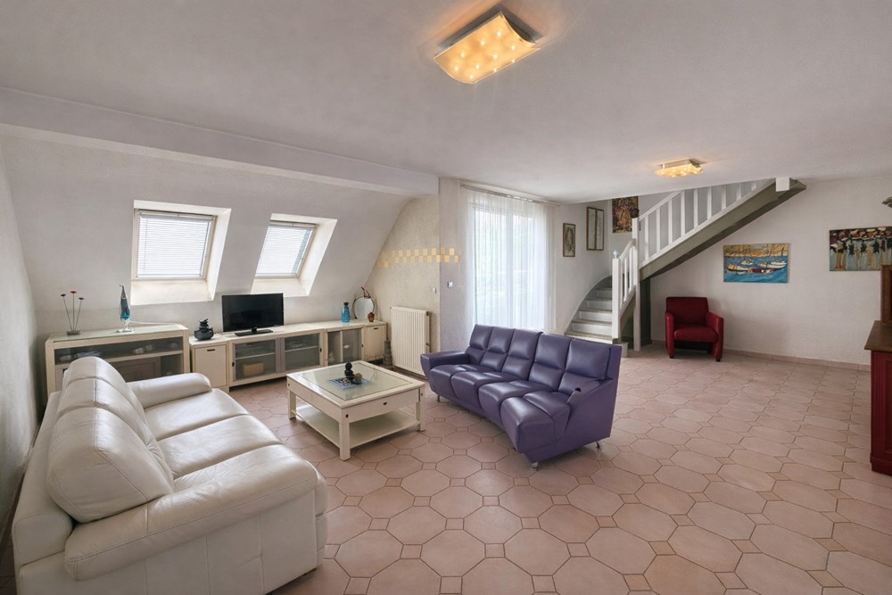 MAISON - T5 - 4 CHAMBRES - DPE C - GRANDE PIECE DE VIE - GARAGE - TERRAIN DE 430 M².