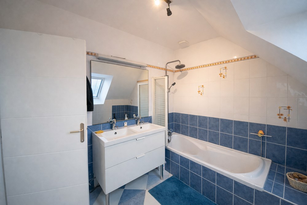 MAISON 2001 - 115M² - 4 CHAMBRES - GARAGE - GRANDE PIECE DE VIE - GRAND TERRAIN - photo 5