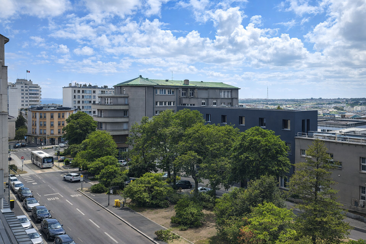 APPARTEMENT T3 AU DERNIER ETAGE SANS TRAVAUX AVEC VUE DEGAGEE AU CALME - LE COUT DE COEUR EST ASSURE - RARE