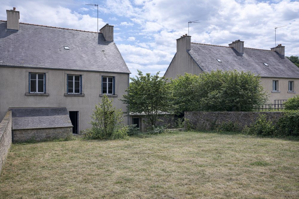 MAISON - T4 - 3 CHAMBRES -BEAU POTENTIEL - DPE E - GARAGE SUR TERRAIN CLOS DE 336M²