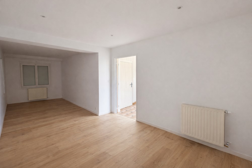 MAISON - T4 - 3 CHAMBRES -BEAU POTENTIEL - DPE E - GARAGE SUR TERRAIN CLOS DE 336M² photo 5