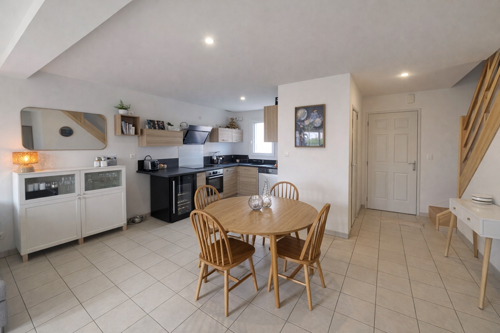MAISON 105M² - 4 CHAMBRES POSSIBLES - 2018 - PIECE DE VIE 36M² - CALME - PARKING - GRANDES CHAMBRES - POMPES A CHALEUR photo 2