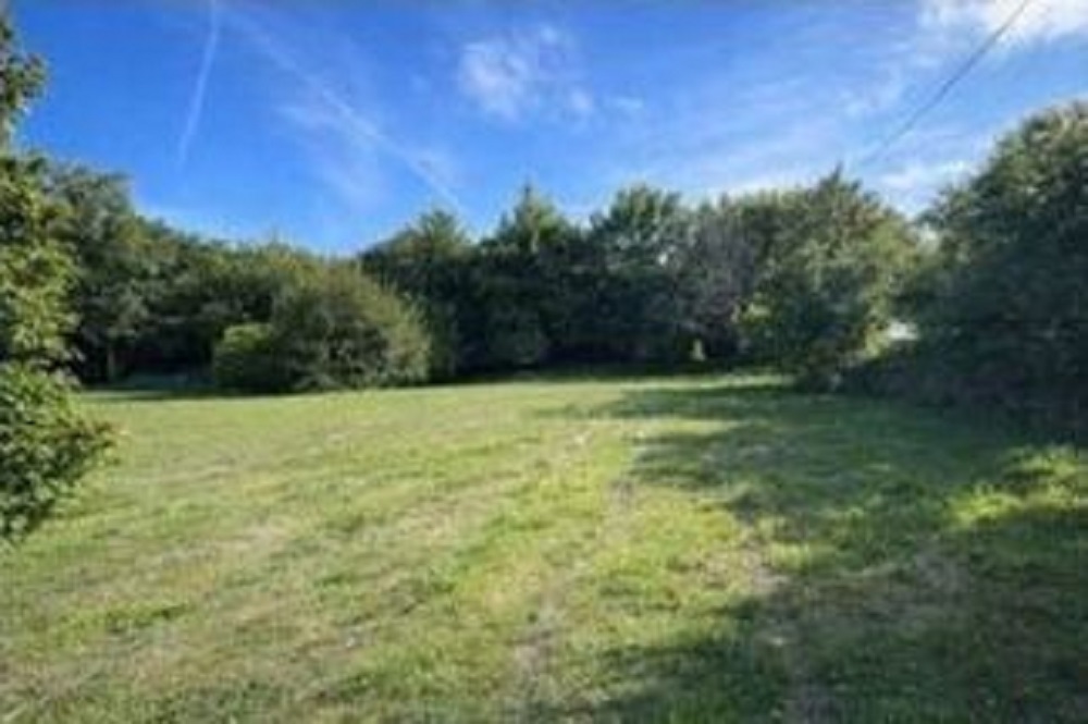 TERRAIN - IDEALEMENT SITUE - AU CALME - 10 MIN DES PLAGES - PROCHE COMMODITES photo 5