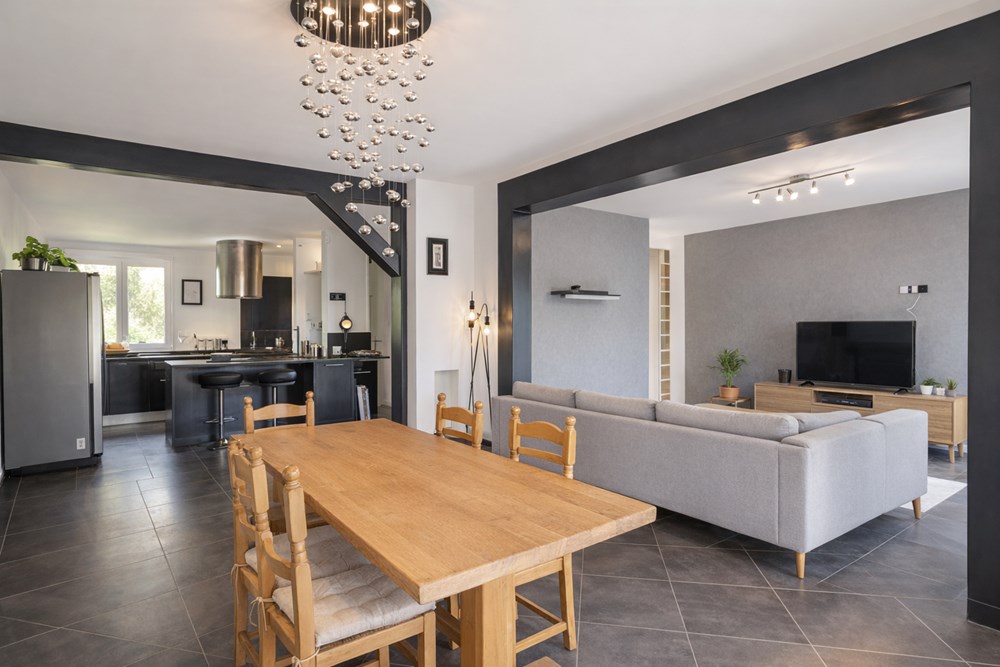APPARTEMENT DE 96 M² - 3 CHAMBRES (4 POSSIBLE) - PIECE DE VIE DE 50 M² - 3 BALCONS - ASCENSEUR - PLACE DE PARKING - EXPOSITION SUD - CAVE - DPE C photo 3