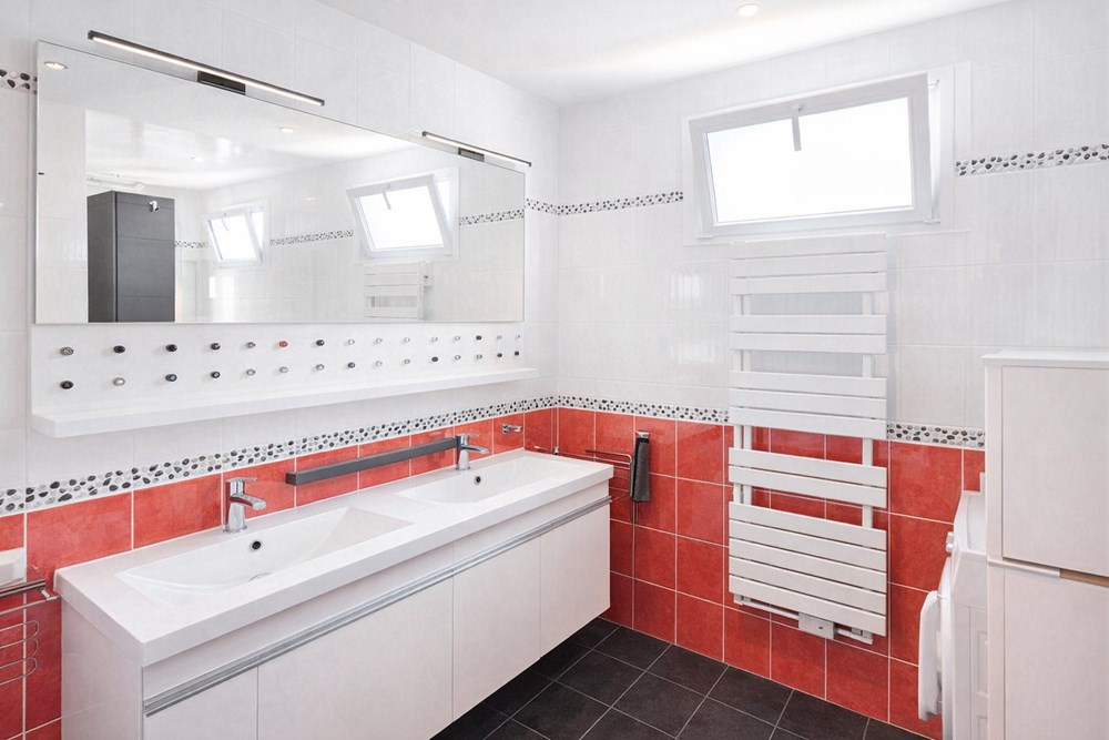 APPARTEMENT DE 96 M² - 3 CHAMBRES (4 POSSIBLE) - PIECE DE VIE DE 50 M² - 3 BALCONS - ASCENSEUR - PLACE DE PARKING - EXPOSITION SUD - CAVE - DPE C photo 5