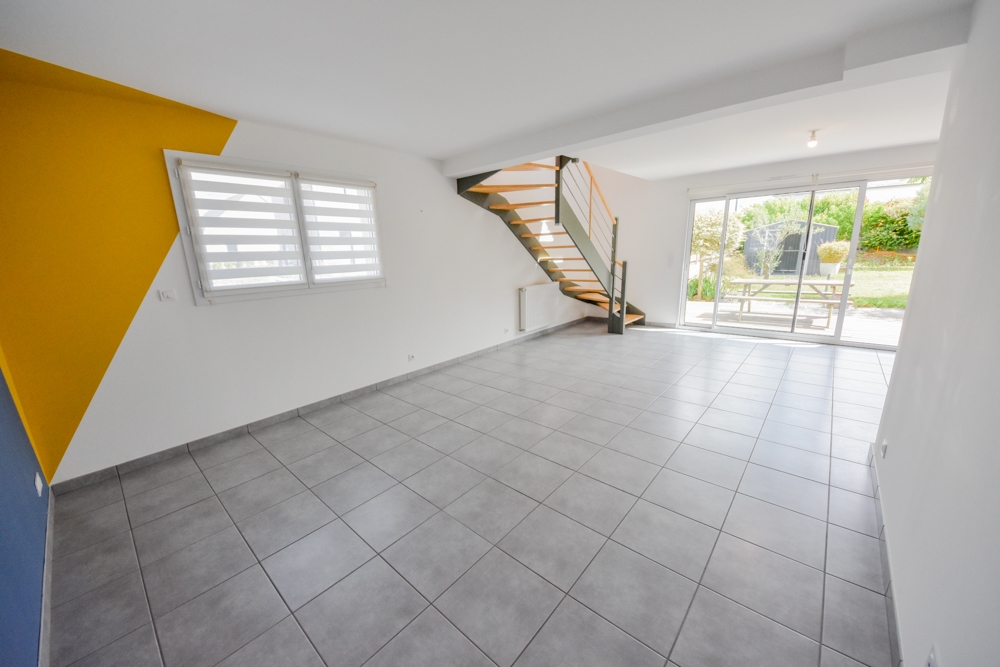 MAISON INDIVIDUELLE DE 2018 T6 128M² - 4 CHAMBRES - TERRAIN CLOS 400M² - BEAU POTENTIEL photo 2