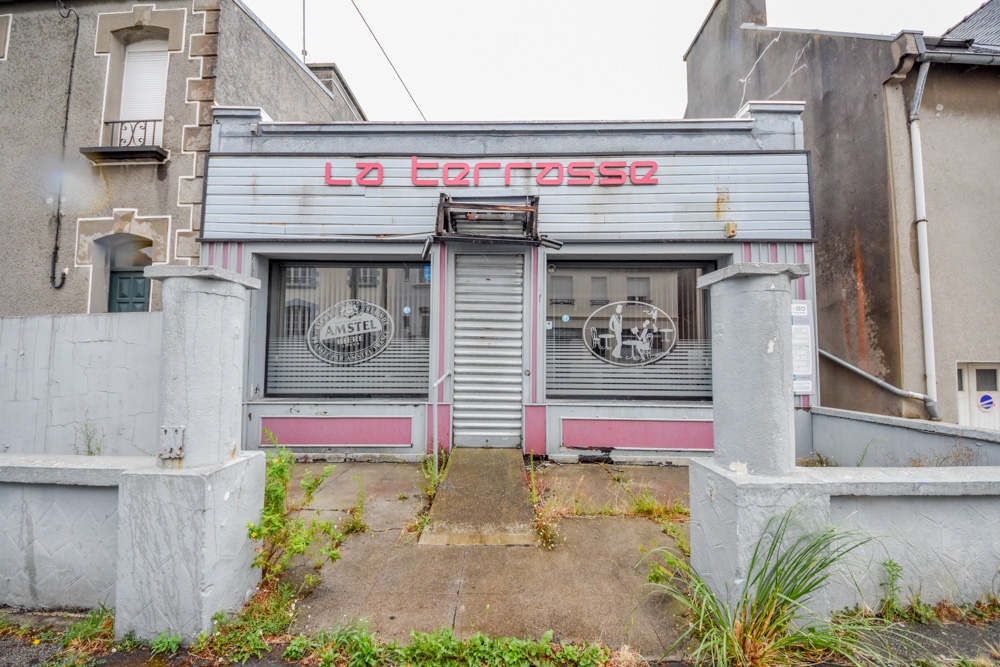LOCAL A RENOVER OU TRANSFORMER 59M² - MULTIPLES POSSIBILITES - PERMIS DE CONSTRUIRE DEJA ACCEPTE photo 4