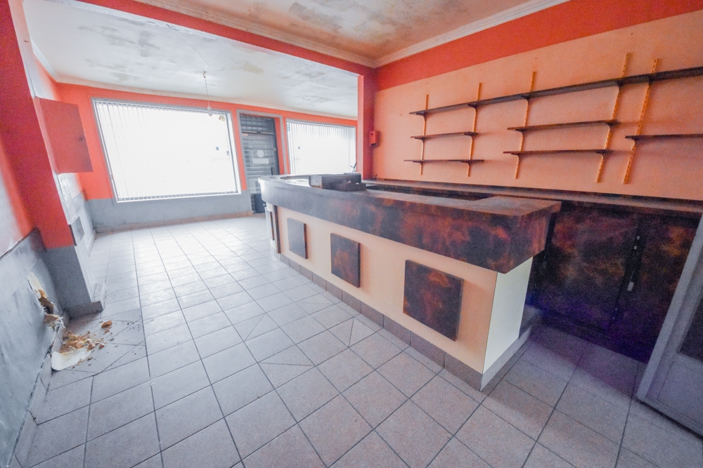 LOCAL A RENOVER OU TRANSFORMER 59M² - MULTIPLES POSSIBILITES - PERMIS DE CONSTRUIRE DEJA ACCEPTE photo 3