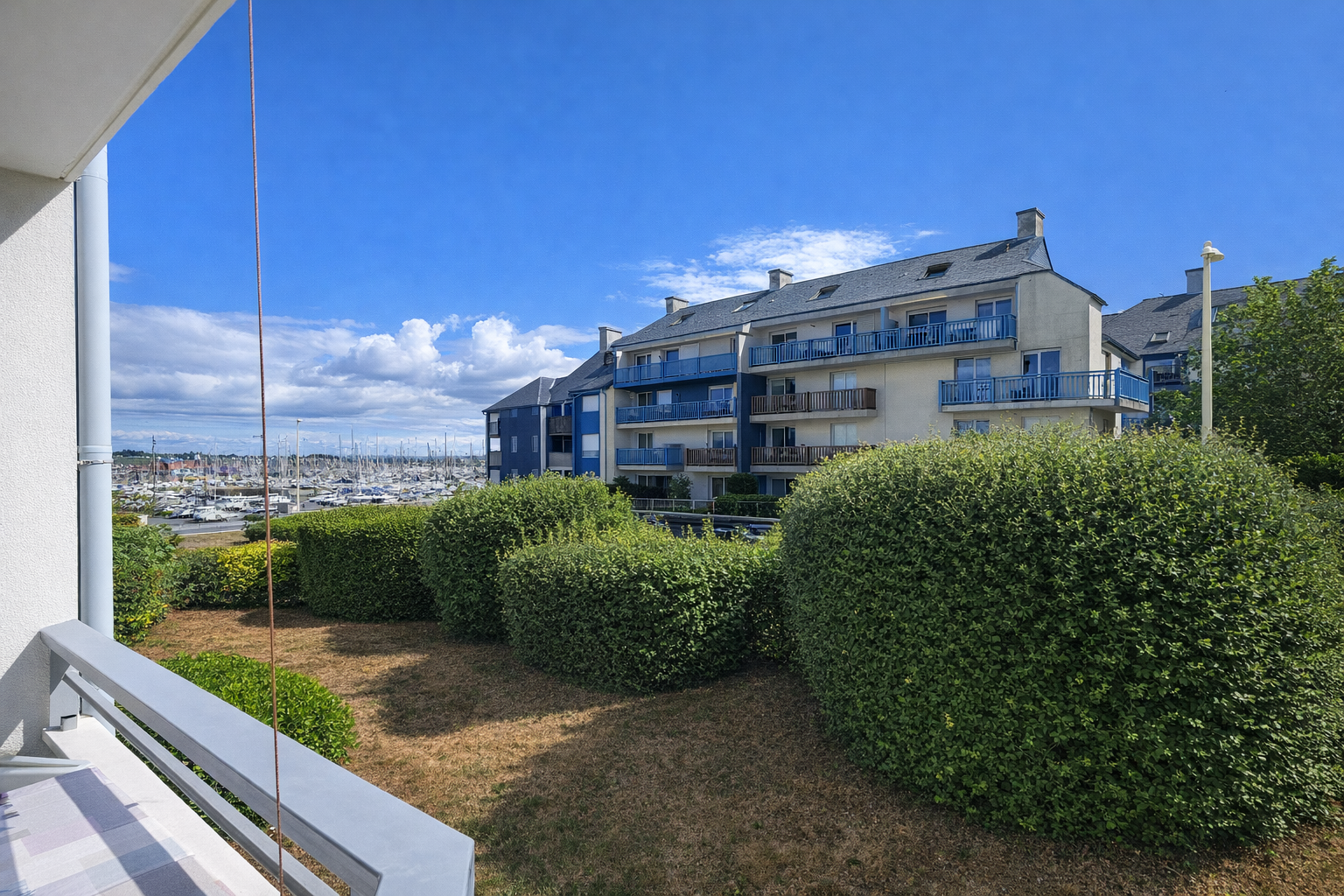 APPARTEMENT T3 AVEC TERRASSE ET VUE PORT DU CROUESTY - PLAGE A 3 MN A PIED - ASCENSEUR - PARKING RESIDENCE - GARAGE EN OPTION photo 4