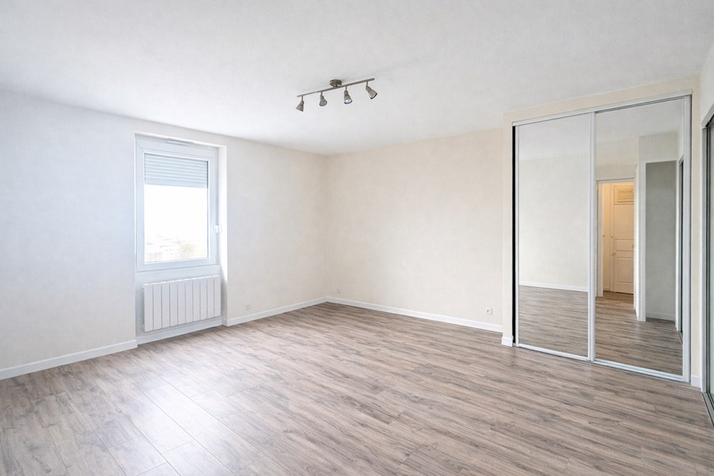 APPARTEMENT STUDIO DE 25 M² AVEC VUE MER DERNIER ETAGE EN DALLE BETON - EXCELLENT DPE : B - GES : C - COUP DE COEUR - RARE photo 3