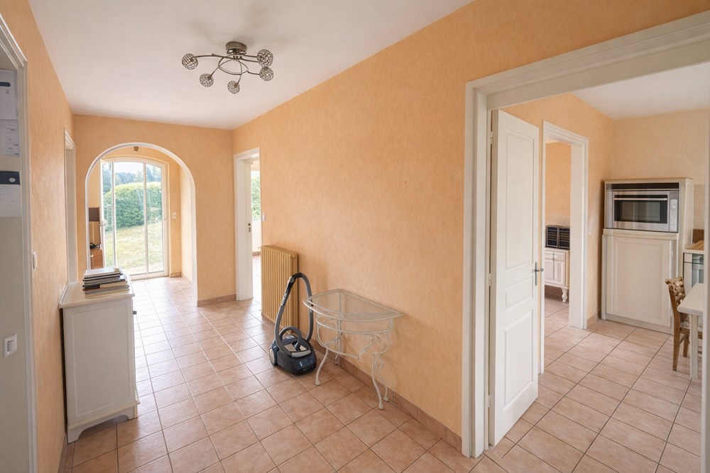 MAISON - T6 - 5 CHAMBRES - DPE D - TERRAIN DE 5000M² - SOUS SOL COMPLET - POMPE A CHALEUR. photo 2