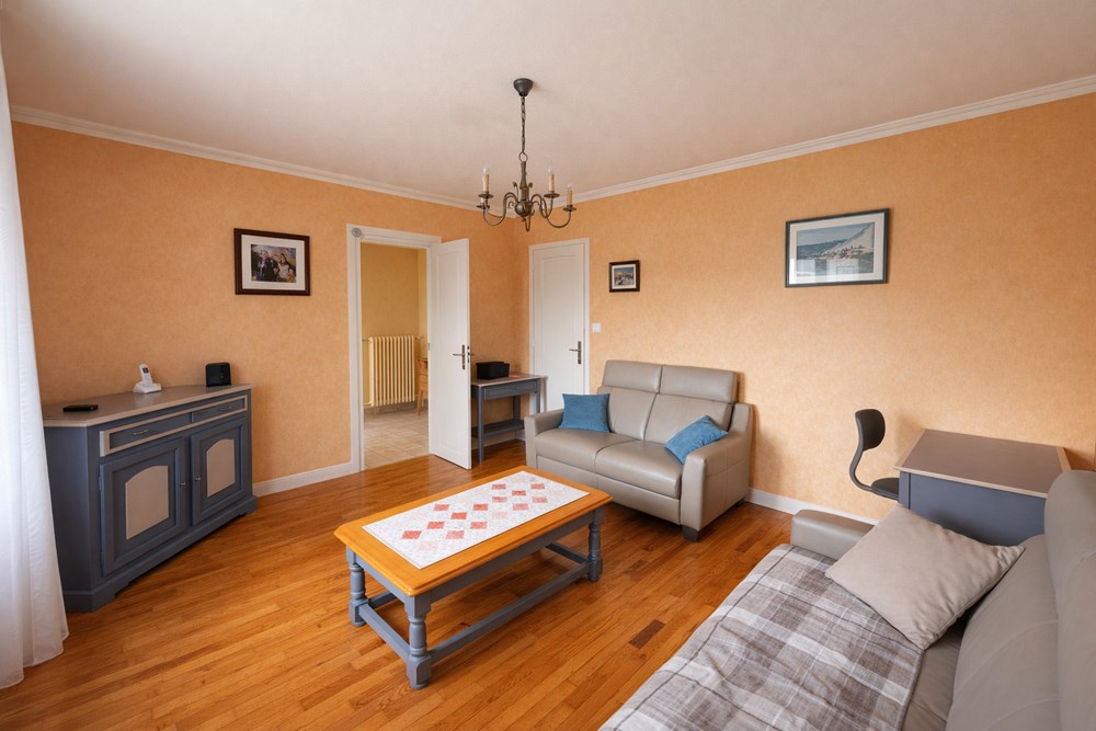 MAISON - T6 - 5 CHAMBRES - DPE D - TERRAIN DE 5000M² - SOUS SOL COMPLET - POMPE A CHALEUR. photo 5