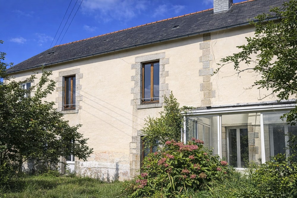 MAISON DE 180M² AVEC HANGAR - PREVOIR RENOVATION - IDEAL INVESTISSEUR OU GRANDE MAISON FAMILIALE