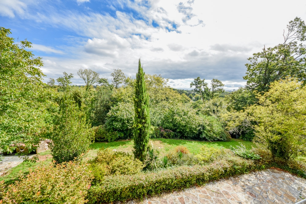 MAISON INDIVIDUELLE T8 183M² - 6 CHAMBRES - NOMBREUSES POSSIBILITES - SOUS-SOL INTEGRAL SUR TERRAIN DE 2250M² photo 3