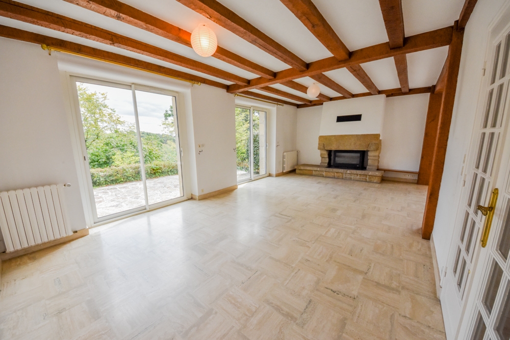 MAISON INDIVIDUELLE T8 183M² - 6 CHAMBRES - NOMBREUSES POSSIBILITES - SOUS-SOL INTEGRAL SUR TERRAIN DE 2250M² photo 2