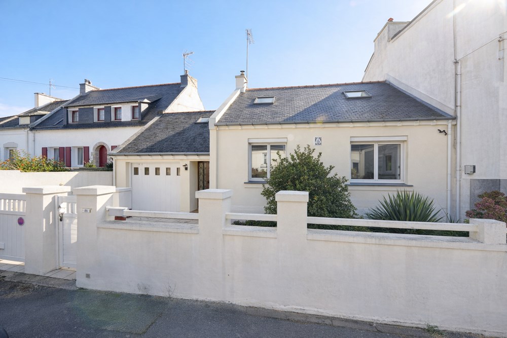 MAISON DE PLAIN-PIED 100M2 (69M2 CARREZ) - A RAFRAICHIR - MAGNIFIQUE JARDIN SANS VIS A VIS - BEAU GARAGE