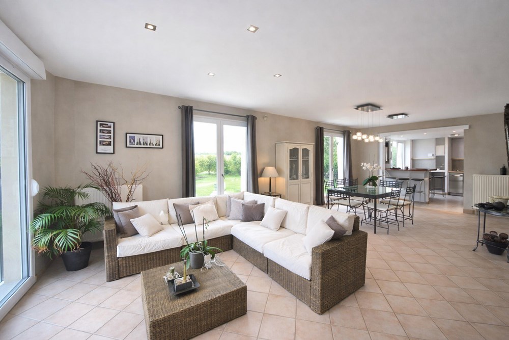 MAGNY-LE-HONGRE - MAISON - 250 M2 - 8 PIECES photo 2