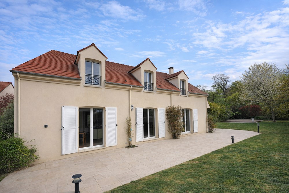 MAGNY-LE-HONGRE - MAISON - 250 M2 - 8 PIECES