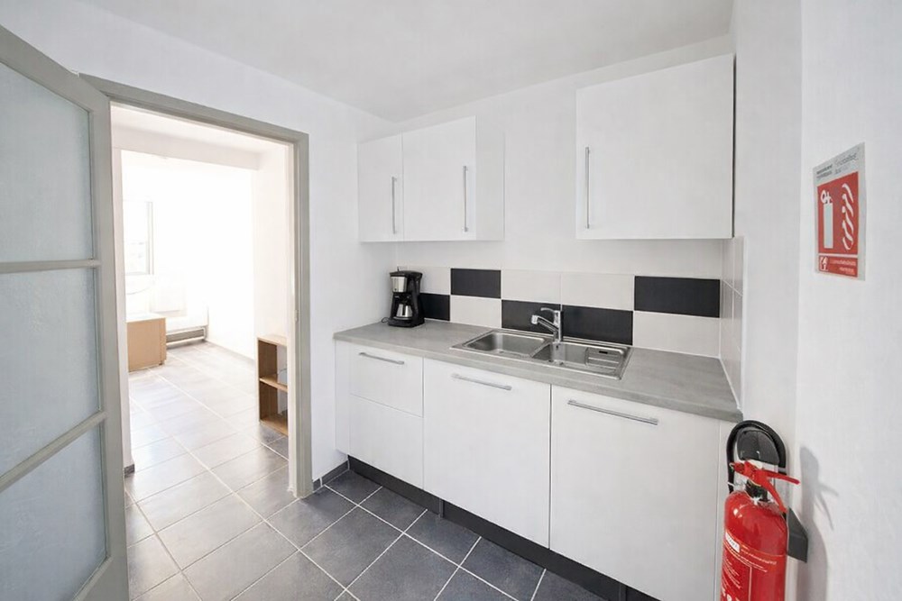 LANDIVISIAU - LOCAL - 50 M2 photo 4