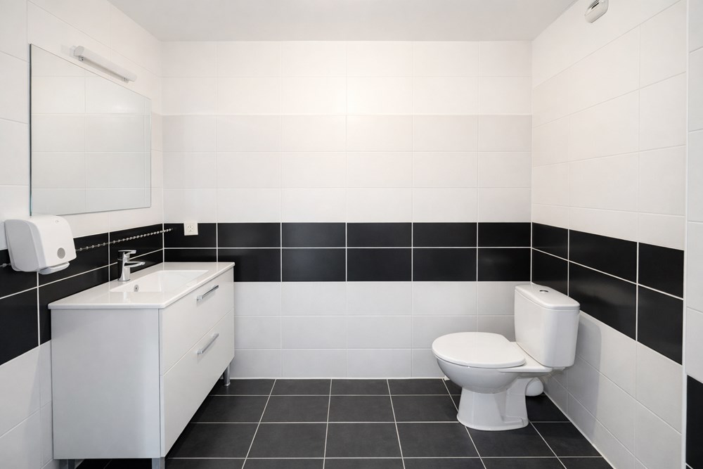 LANDIVISIAU - LOCAL - 50 M2 photo 5