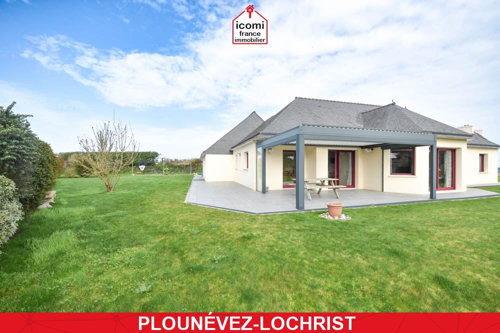 FINISTERE - PLOUNEVEZ-LOCHRIST (29430) - A VENDRE - MAISON PLEIN PIED DE 142 M2 - ANNEE 2008 - JARDIN  CLOS DE 1296 M2 - 4 CHAMBRES - GARAGE DOUBLE - CHAUFFAGE PAR  GEOTHERMIE - DPE B