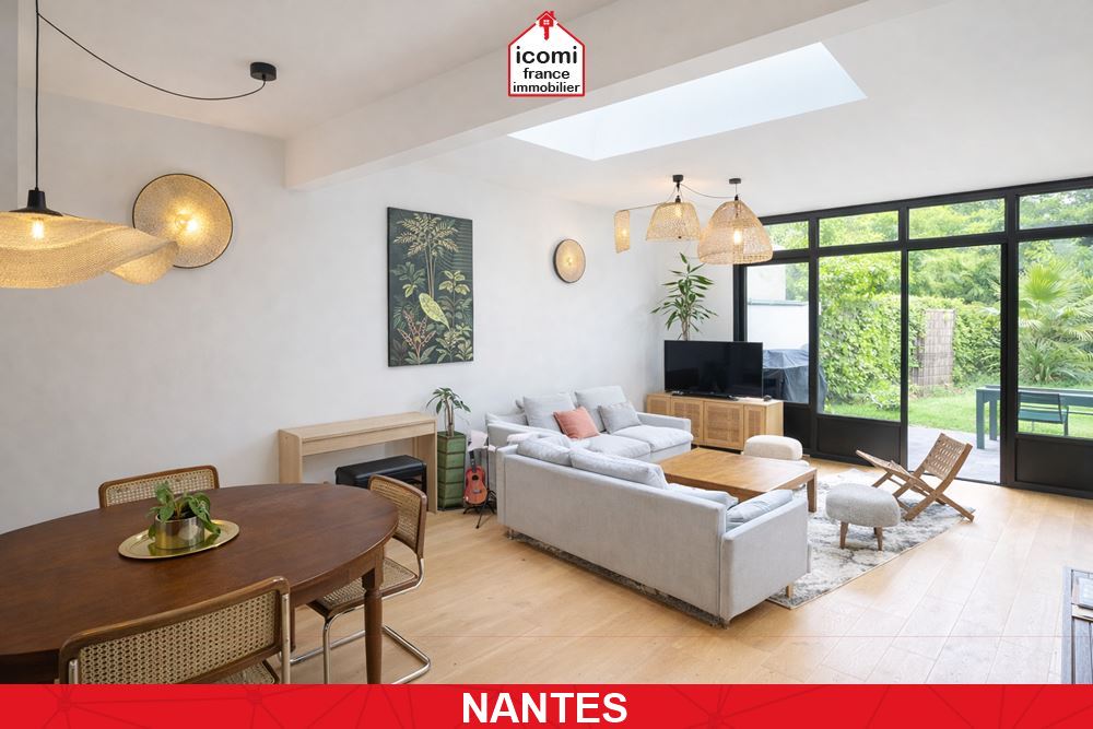 LOIRE-ATLANTIQUE - NANTES (44000) - A VENDRE - MAISON EN REZ DE JARDIN ENTIEREMENT RENOVEE EN 2021 - PIECE DE VIE TRIPLE AVEC ACCES TERRASSE - STORE BAN - 3/5 CHAMBRES - GARAGE - RARE